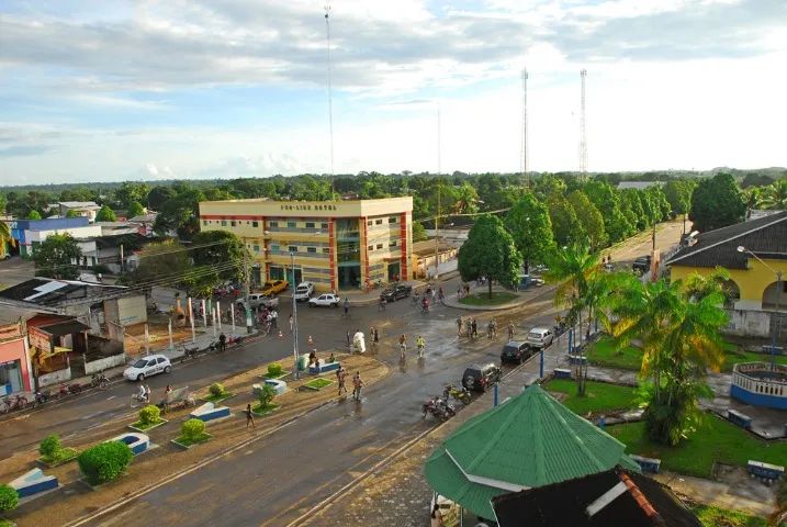 Aluga-se ou vende-se casa no centro de Tarauacá