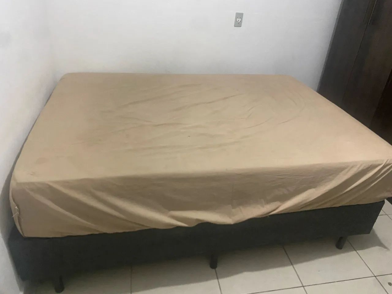 Cama casal e box novos