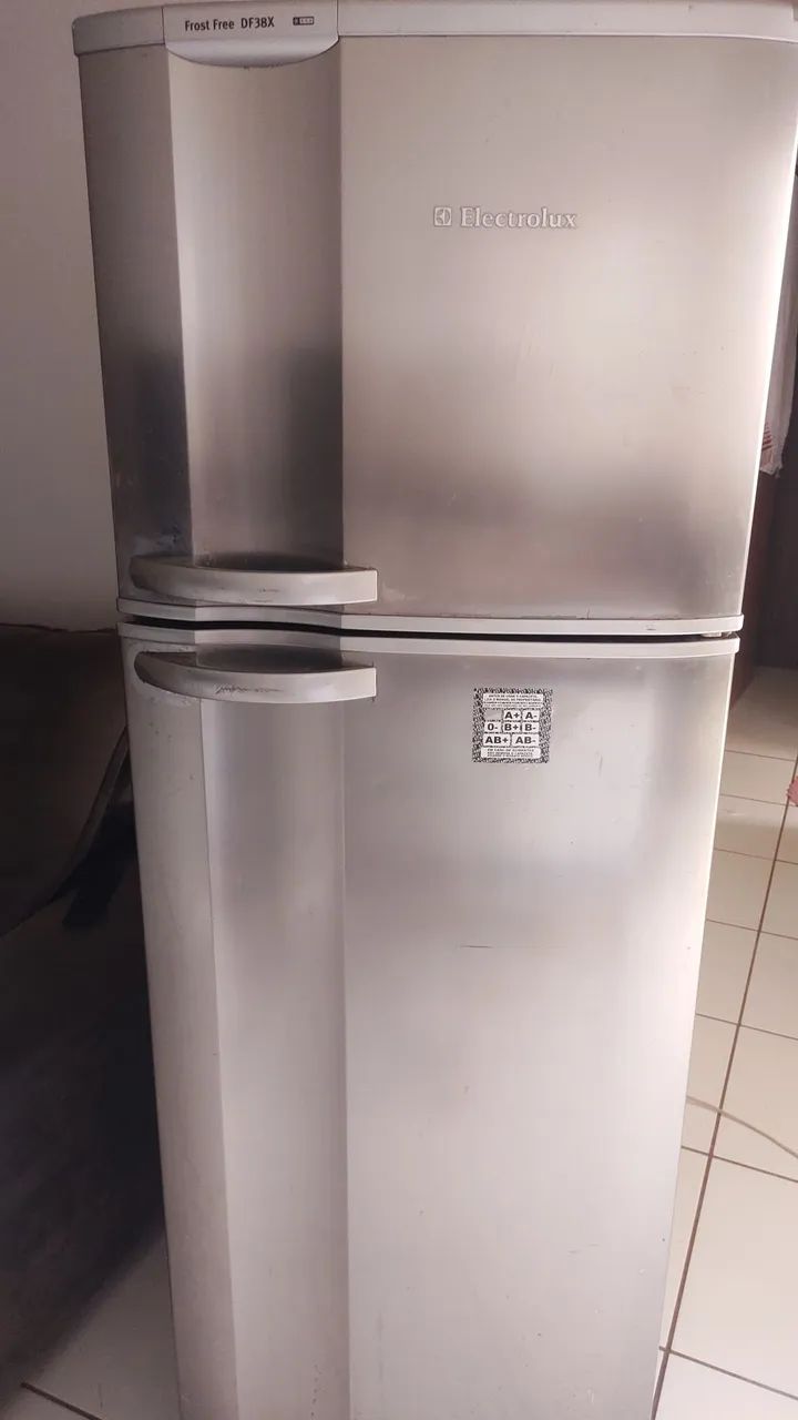 Vendo geladeira Eletrolux 