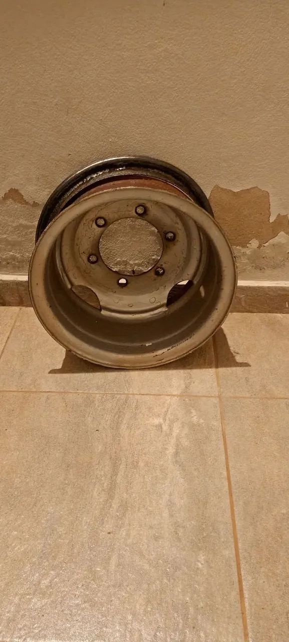 Roda de ferro caminhão