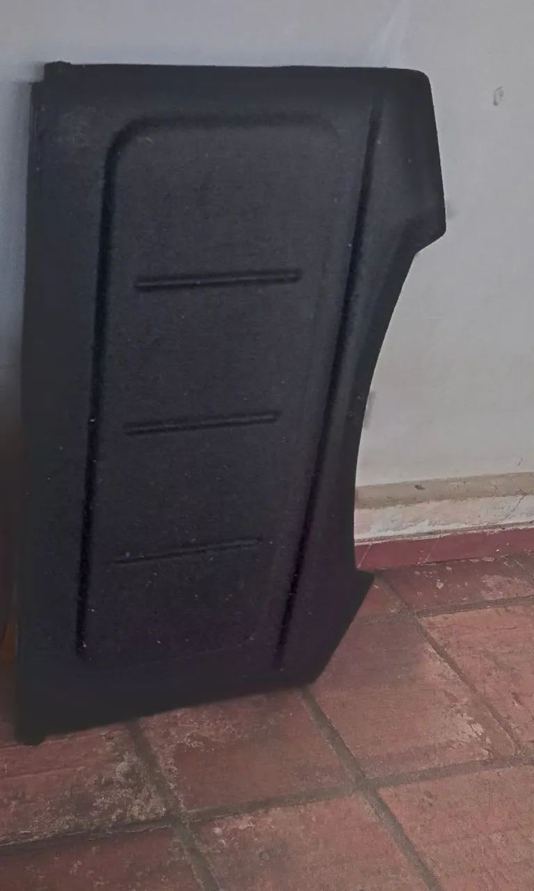 Tampa suspensa porta malas Rav 4. Ano 2005
