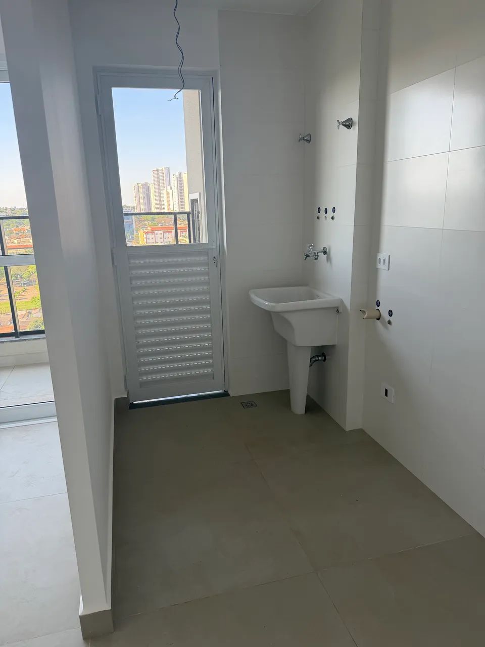 Porta alumínio com vidro e ventilação 80cm