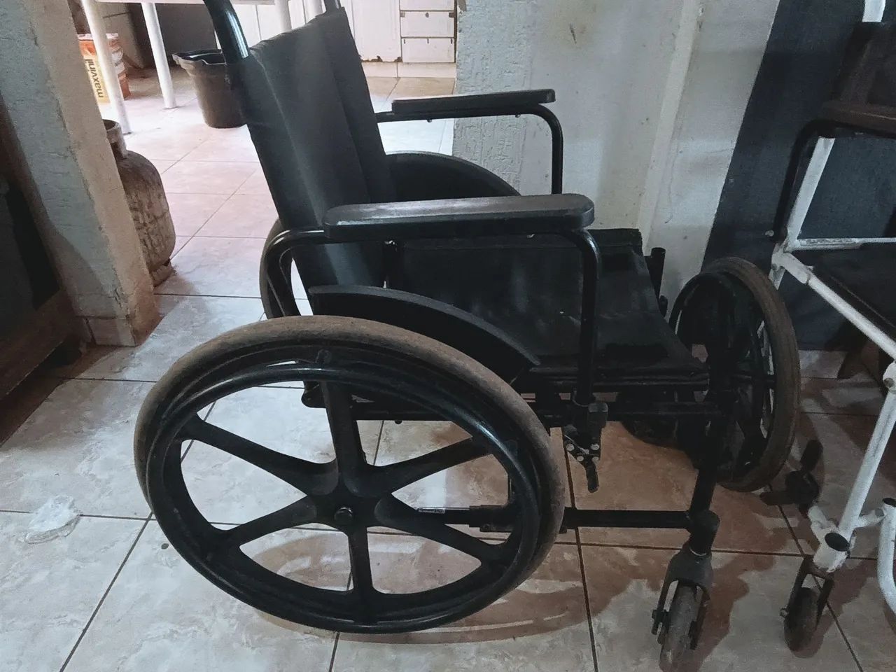 Cadeira de rodas e banho  - Foto 2