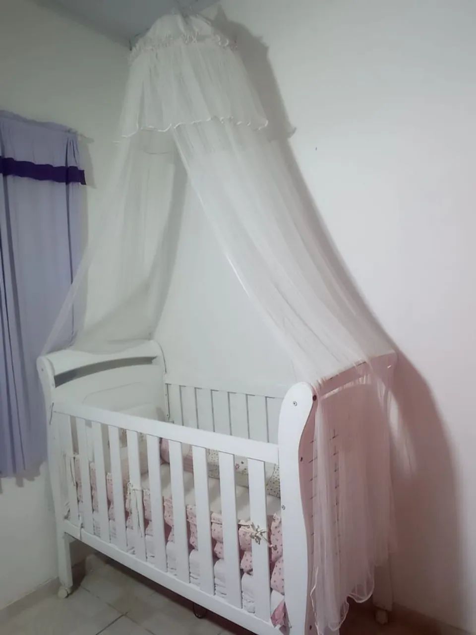 Lindo berço com colchão mosquiteiro e protetorsemi novo  - Foto 6