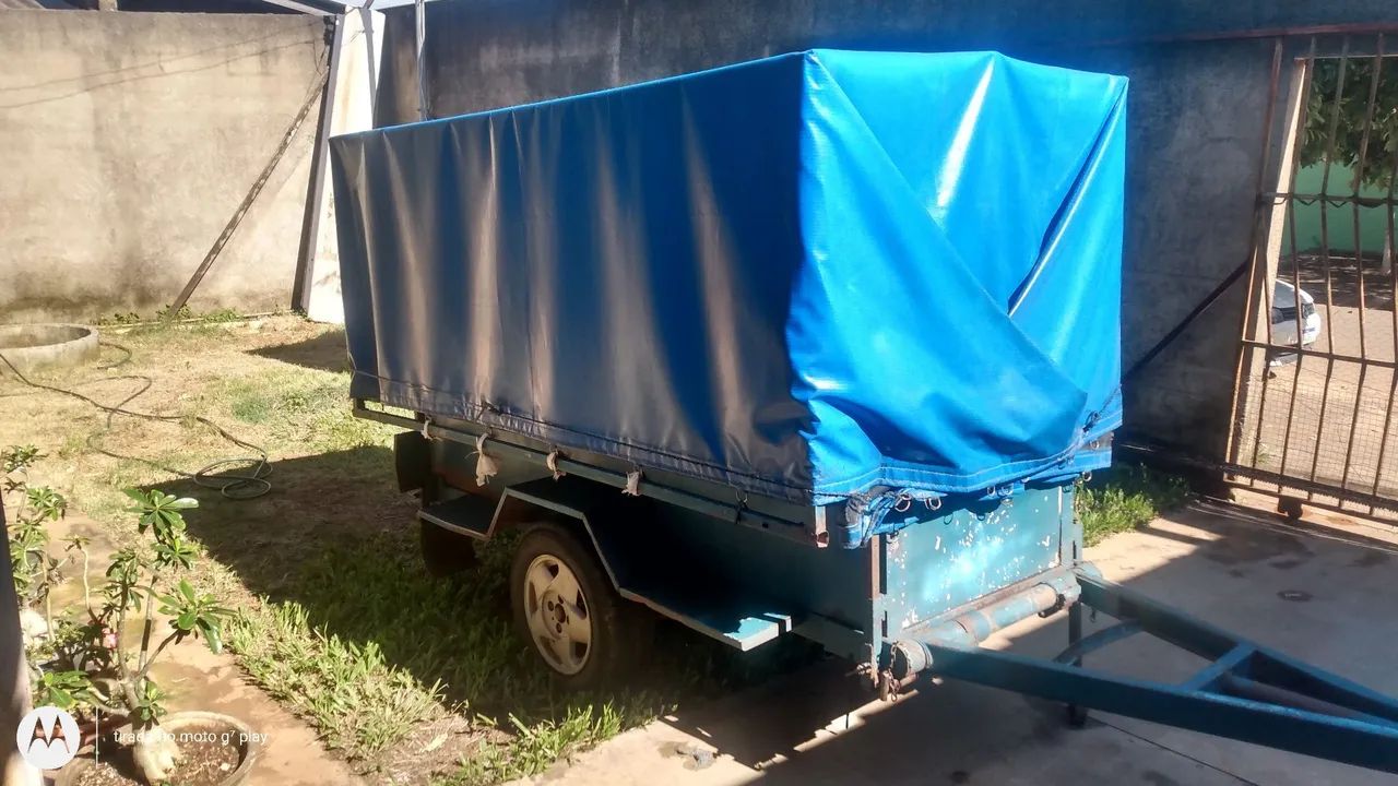 Careta que se transforma em banca de feira 