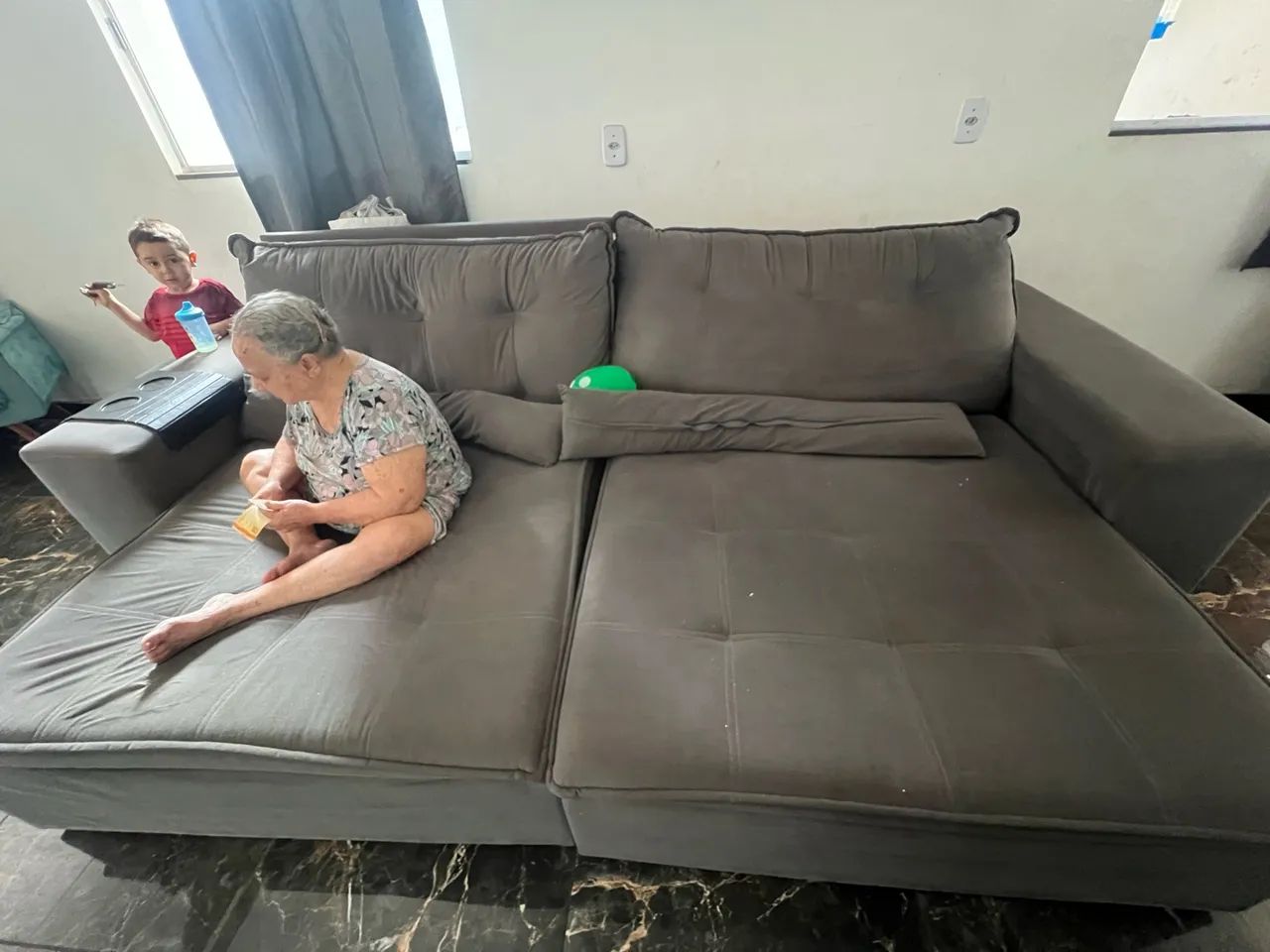 Sofá retrátil e reclinável 