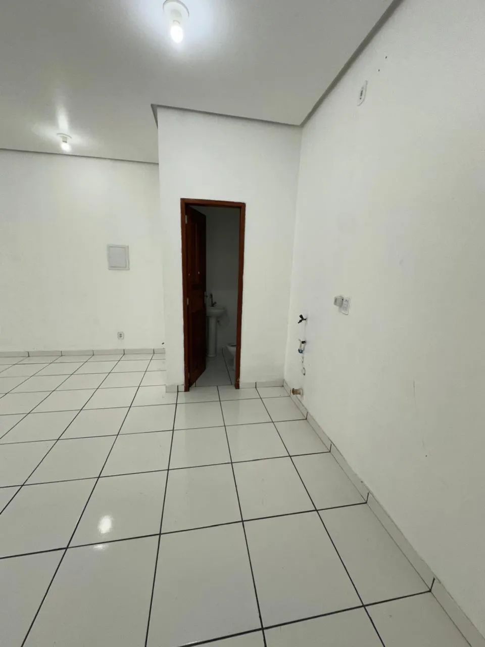 Aluga-se sala comercial no bairro São Pedro - Foto 4