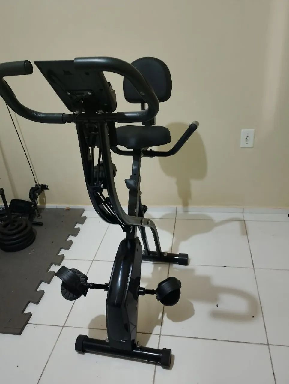 Bicicleta Ergométrica Vertical Dobrável - Foto 3