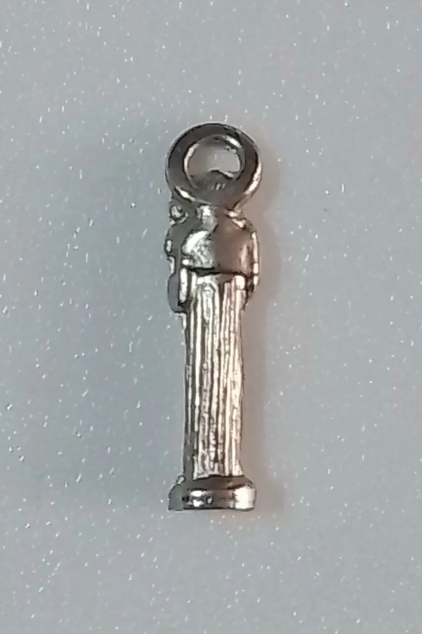 Vendo UM Santo Antônio Casamenteiro, com embalagem do bolo. - Foto 5