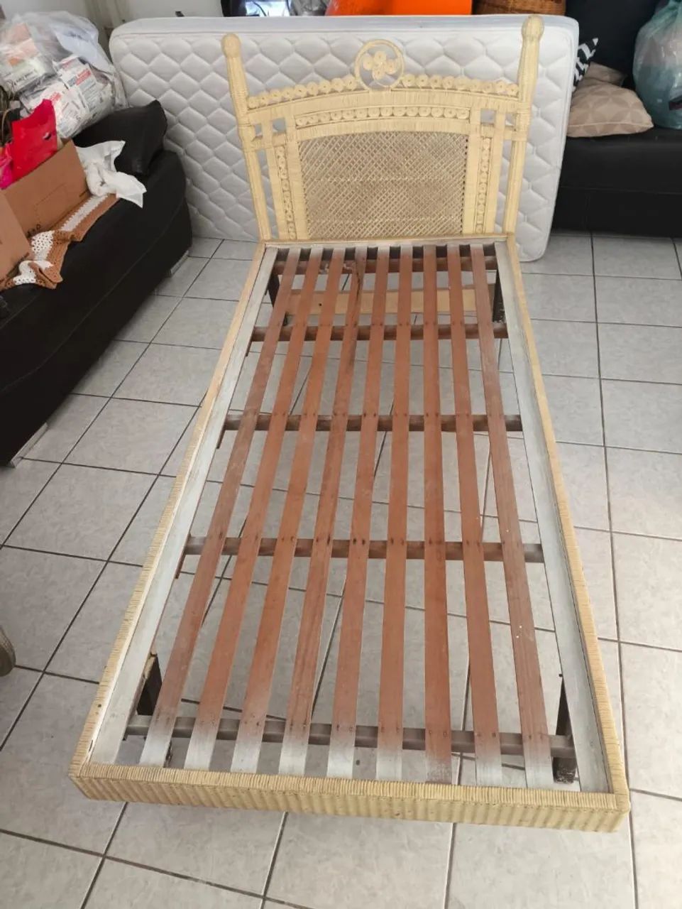 Cama de solteiro de junco 