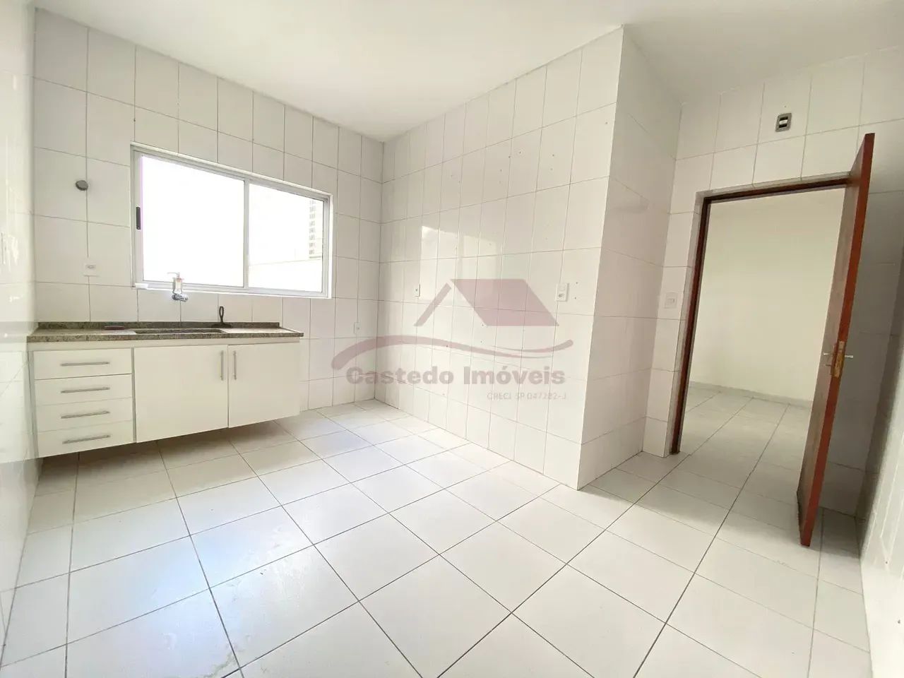 Imóvel para aluguel possui 130 metros quadrados com 3 quartos