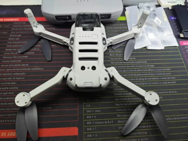 DJI Drone Mini 2 SE Cor Branco NOVO 100% TODOS ACESSORIOS E CABOS E BATERIA - Foto 4