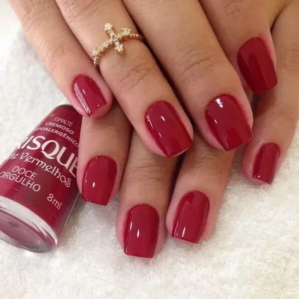 Precisa-se de manicure