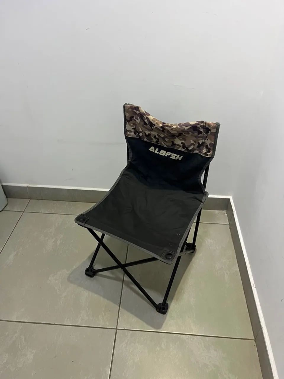 Mesa, cadeiras e prateleira - Foto 4