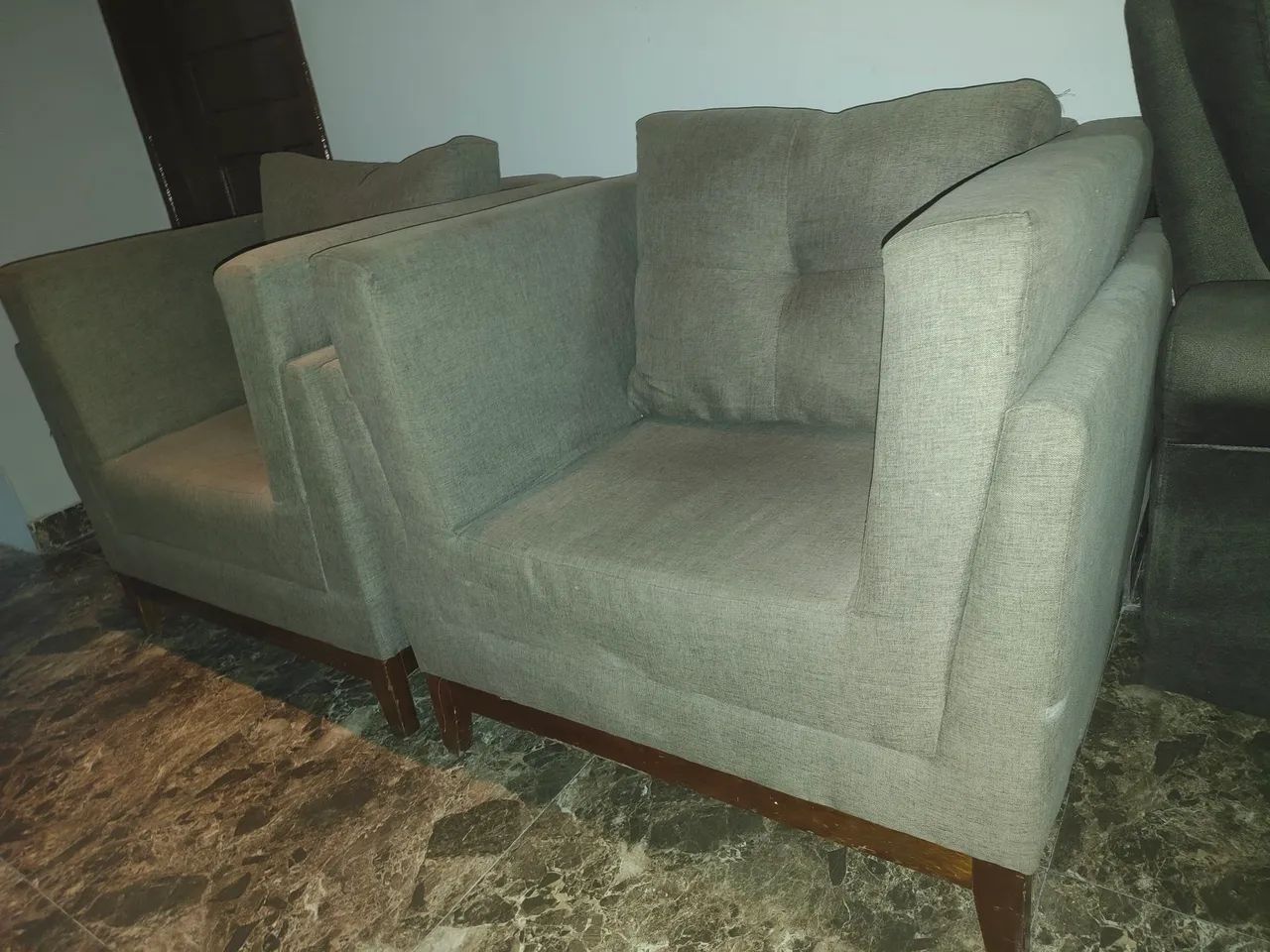 Poltronas super novas com base em madeira - Foto 2