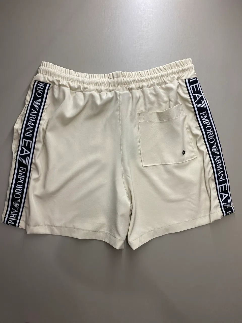 Bermuda EA7 Bege Limitada  - Foto 2