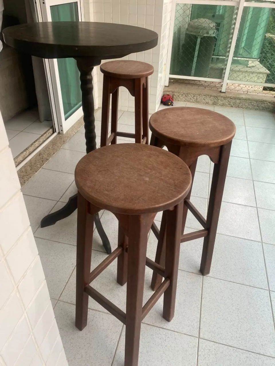 Mesa de Madeira para Área Externa com Conjunto de 3 Bancos - Foto 2