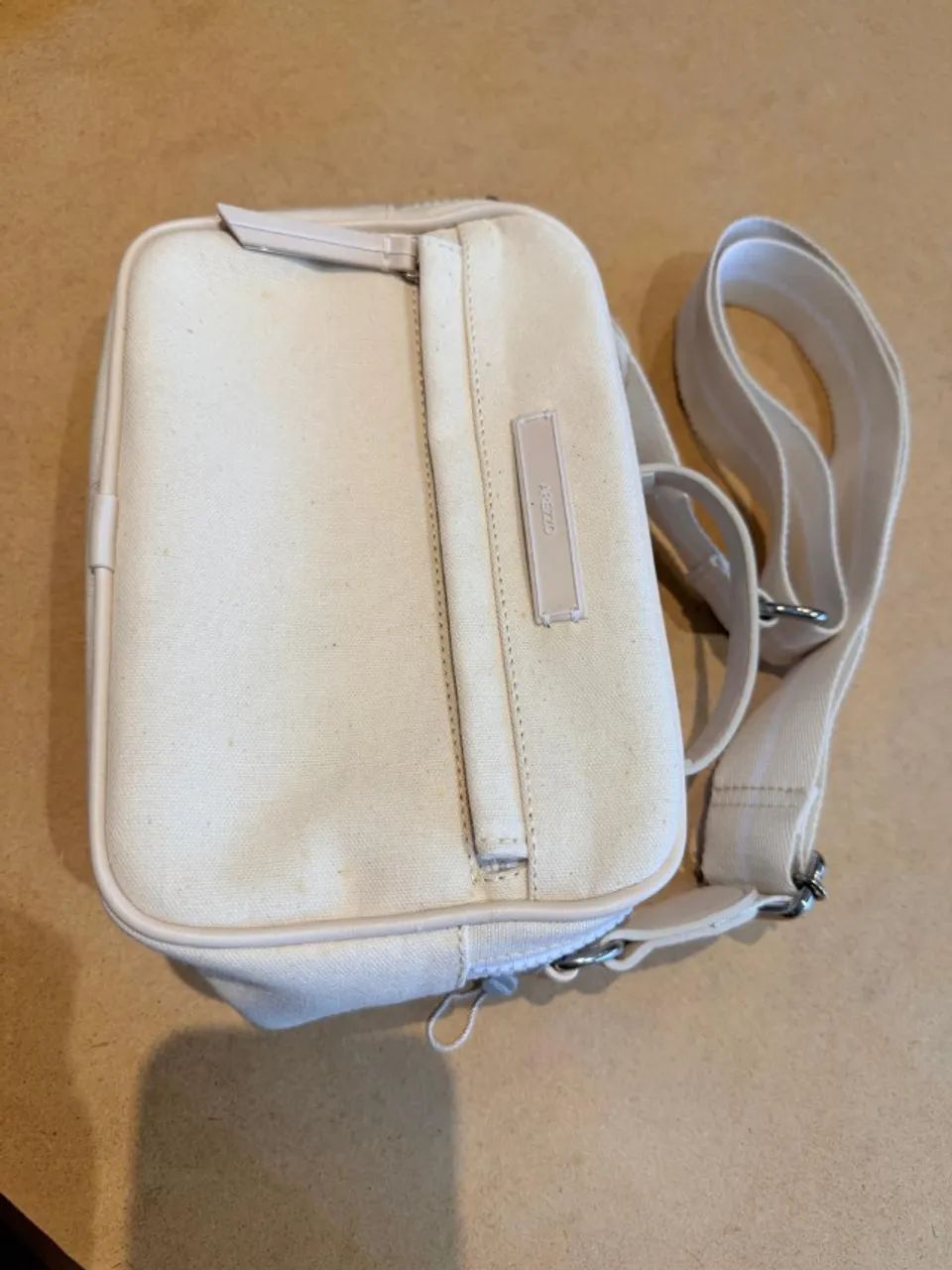 Bolsa Arezzo bege de ombro - Foto 4