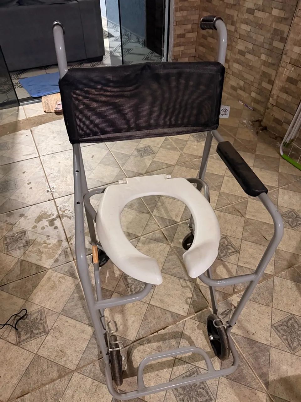 Vendo 2 cadeiras de rodas - Foto 4