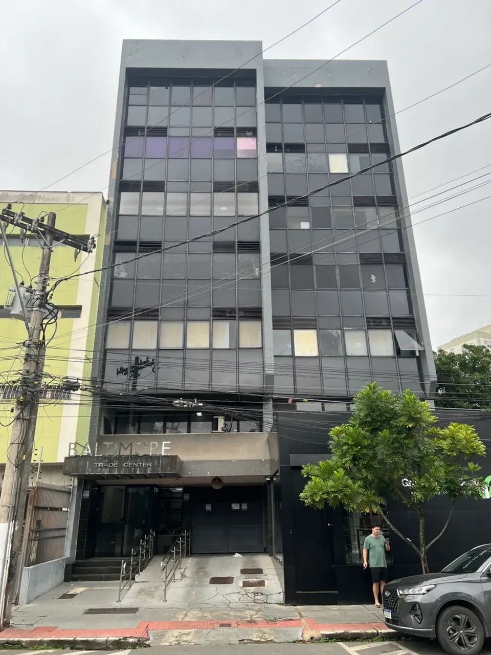 Pelegrine Aluga Sala Comercial de 32m² com vaga de garagem coberta e rotativa - Santa Lúci