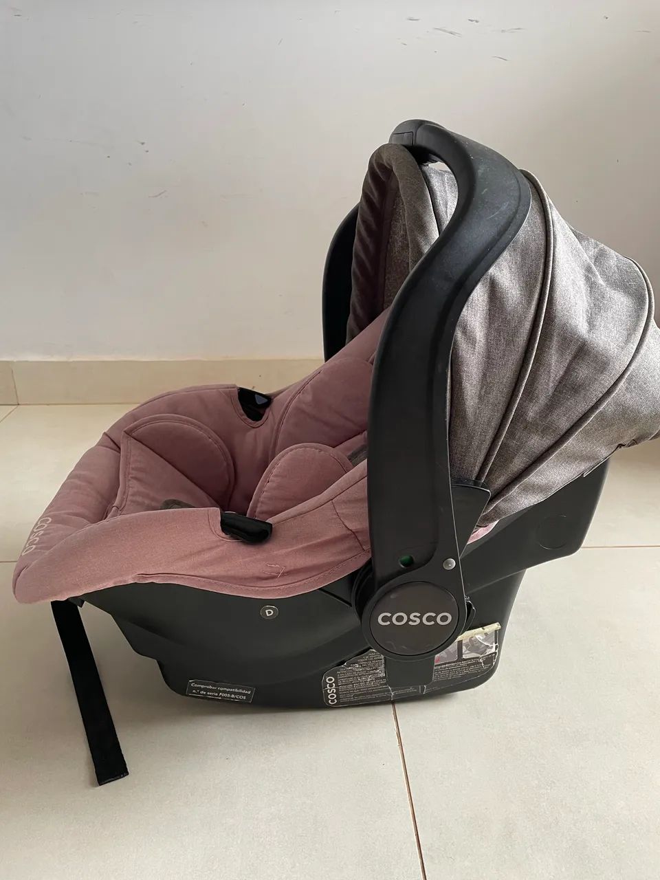Bebê conforto com base veicular - COSCO 