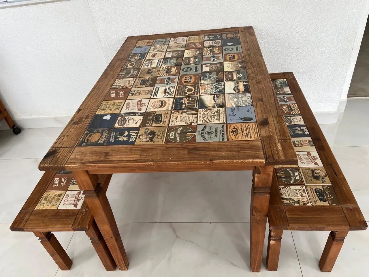 Mesa madeira rústica com bancos 