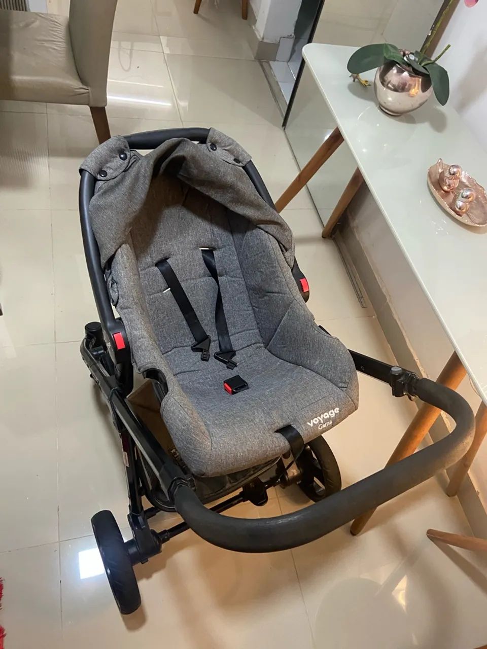 Carrinho de bebê com Moisés e bebê conforto  - Foto 4