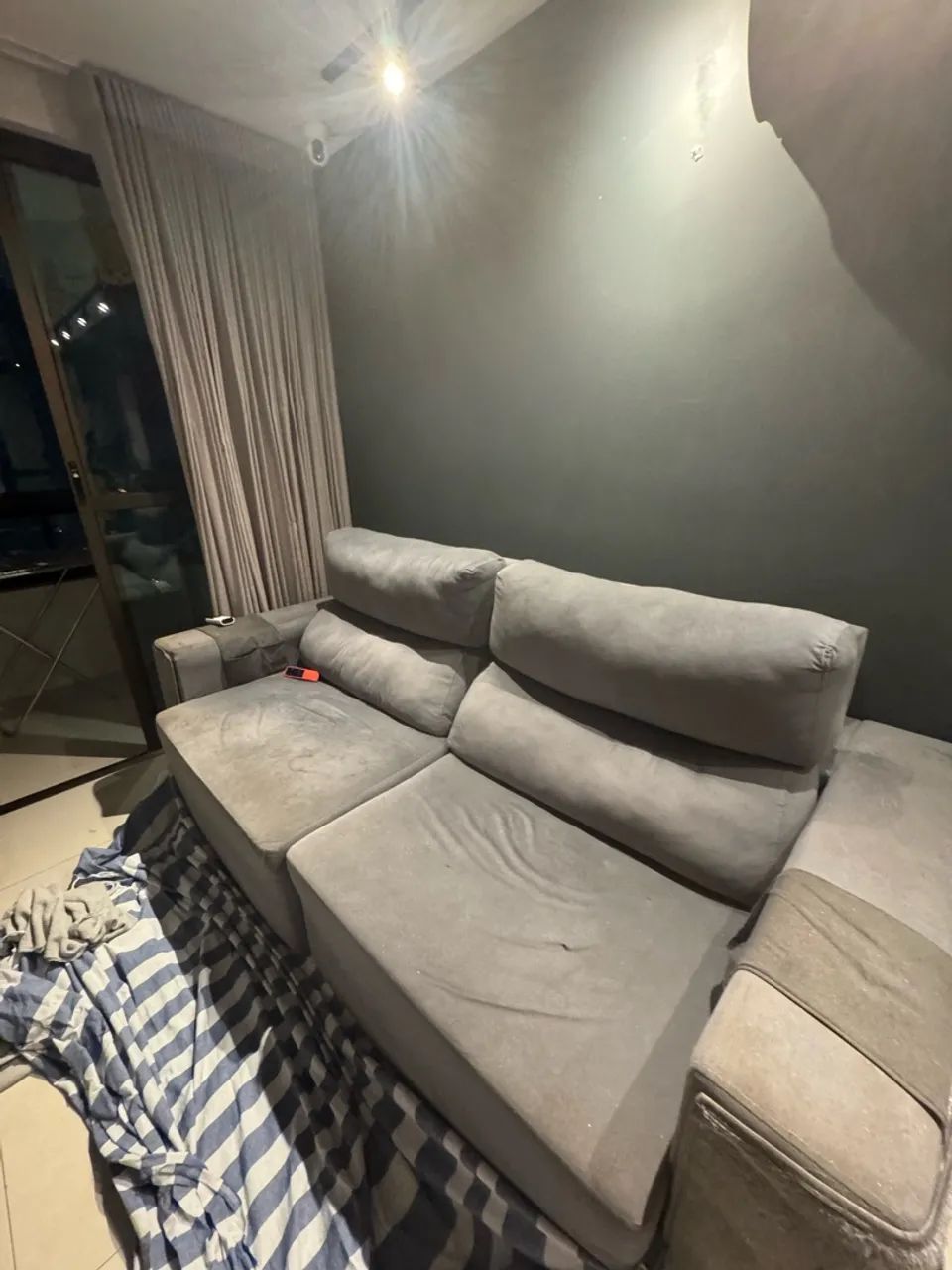 Sofa retratil cinza Suede - 3 lugares - Foto 2