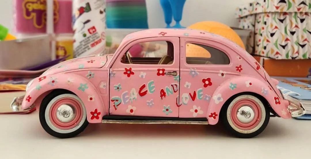 Fusca Miniatura VW Peace Bug Pink Dreams Edition 