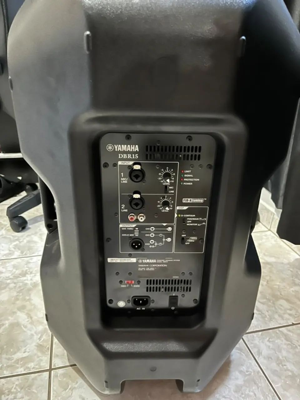 CAIXA DE SOM ATIVA YAMAHA DBR15