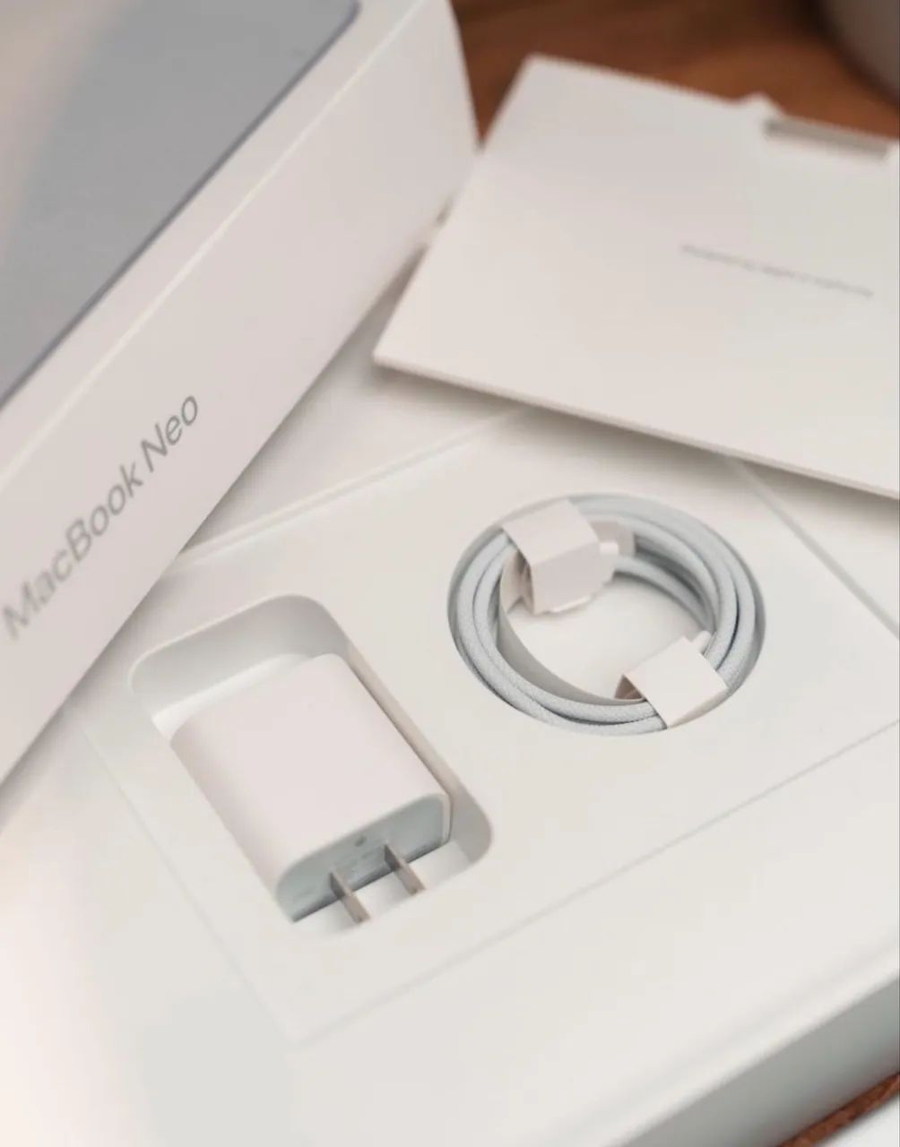 MACBOOK NEO 8/256 T13 SILVER  - Foto 3