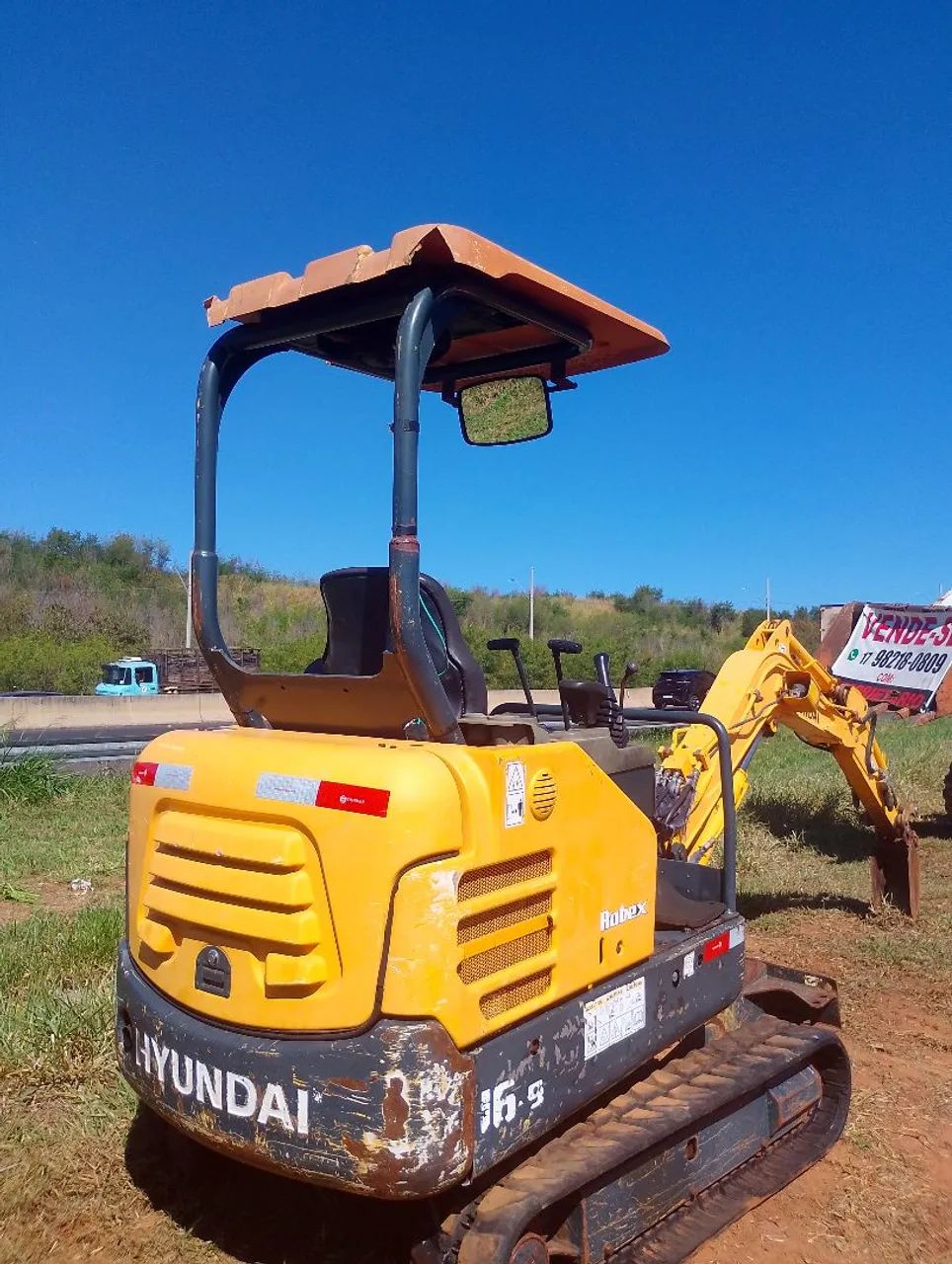 Mini escavadeira ano 2012 marca Hunday 