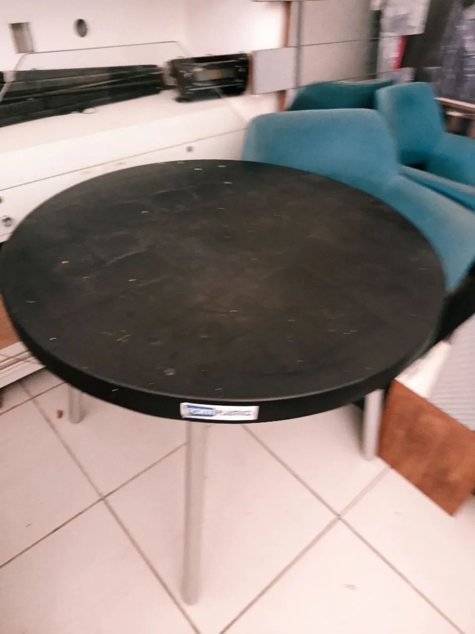 Mesa com duas cadeiras 