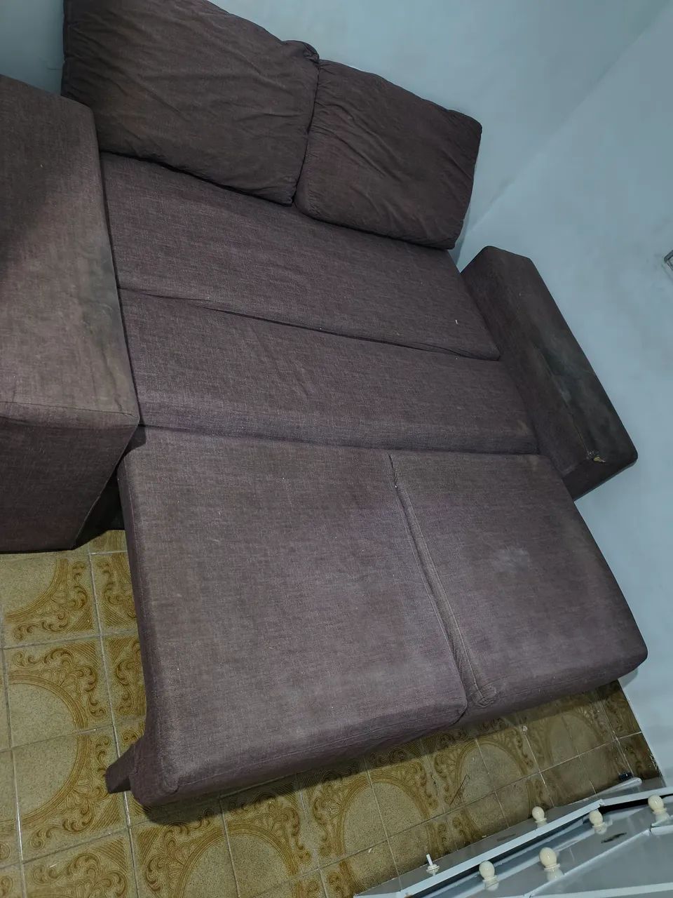 Vendo sofá cama com algumas marquinhas de uso 