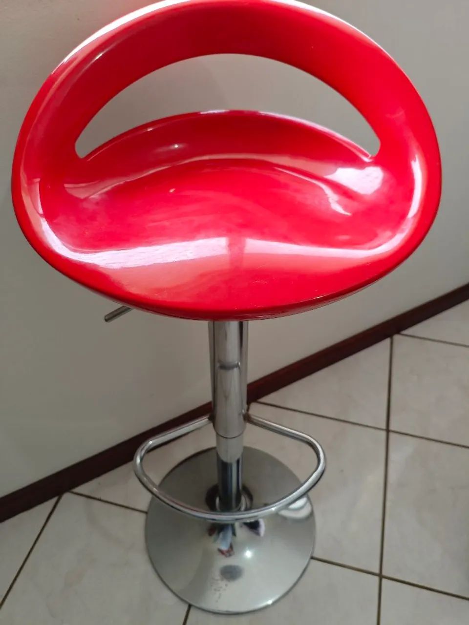 Banqueta alta giratória ABS vermelha