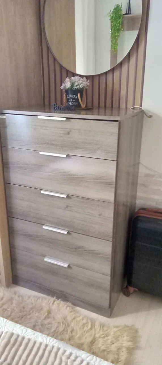 Cômoda semi nova