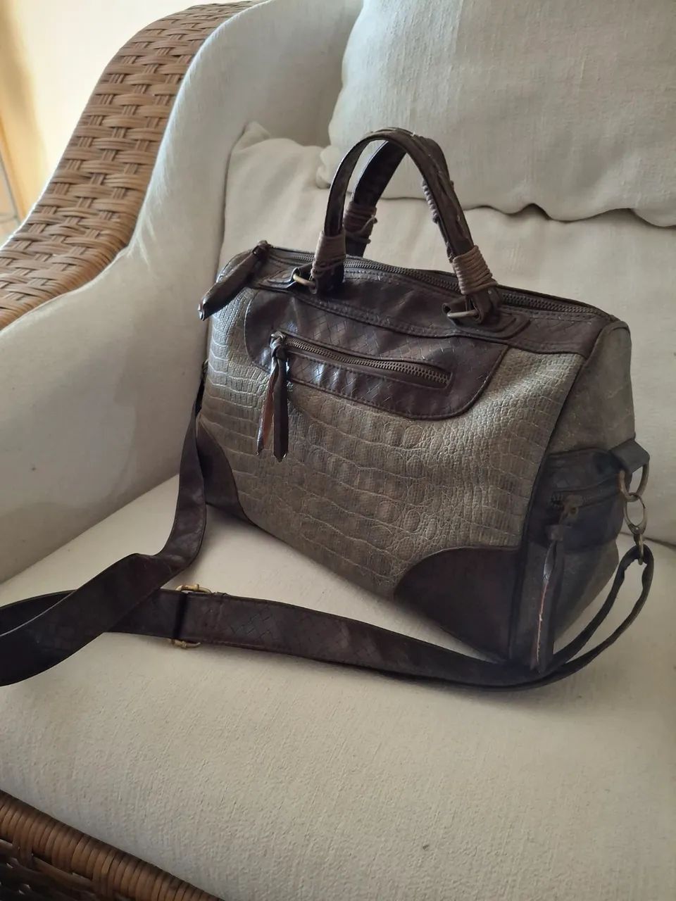 Bolsa de Couro Legítimo com Alça de Ombro Removível