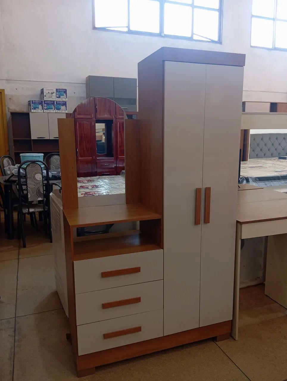 Armário multiuso cômoda com espelho 