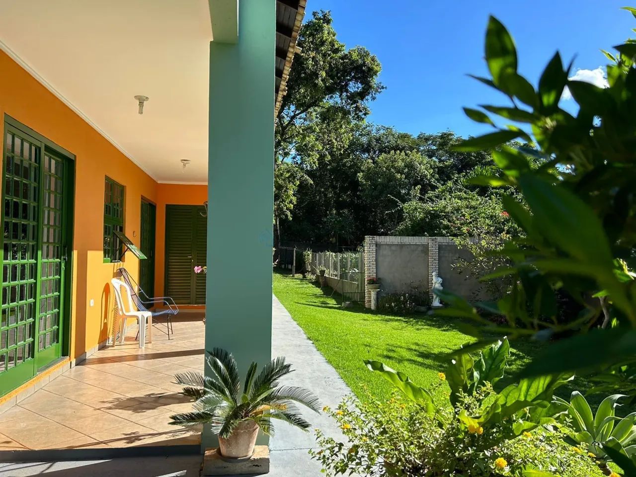 Sobrado com 341 M² de área construída, terreno de 2.148 M², na cidade de Chapada - Foto 2