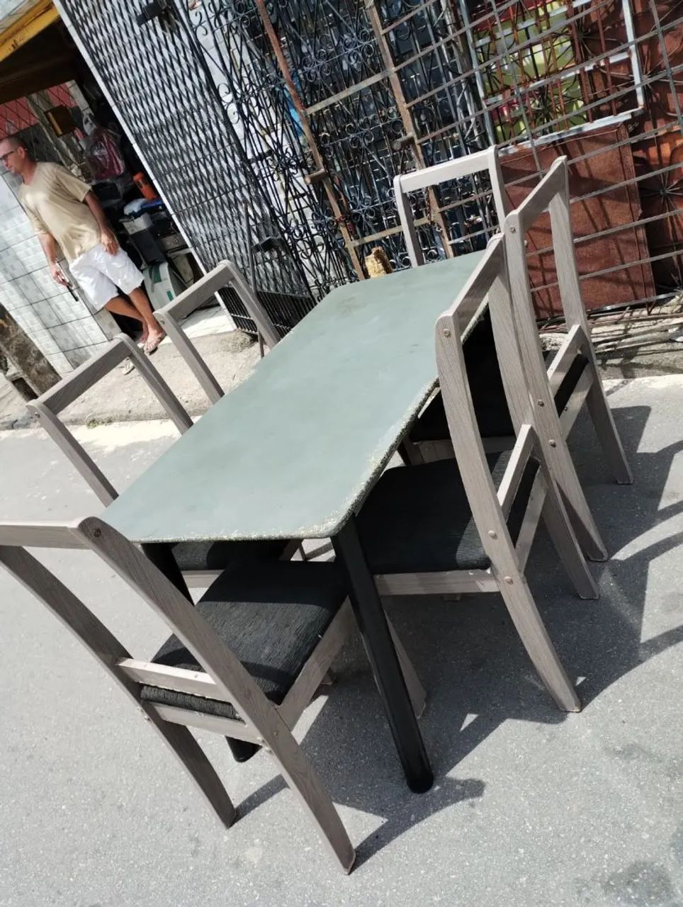 Mesa de jantar de metal de 6 cadeiras. - Foto 3