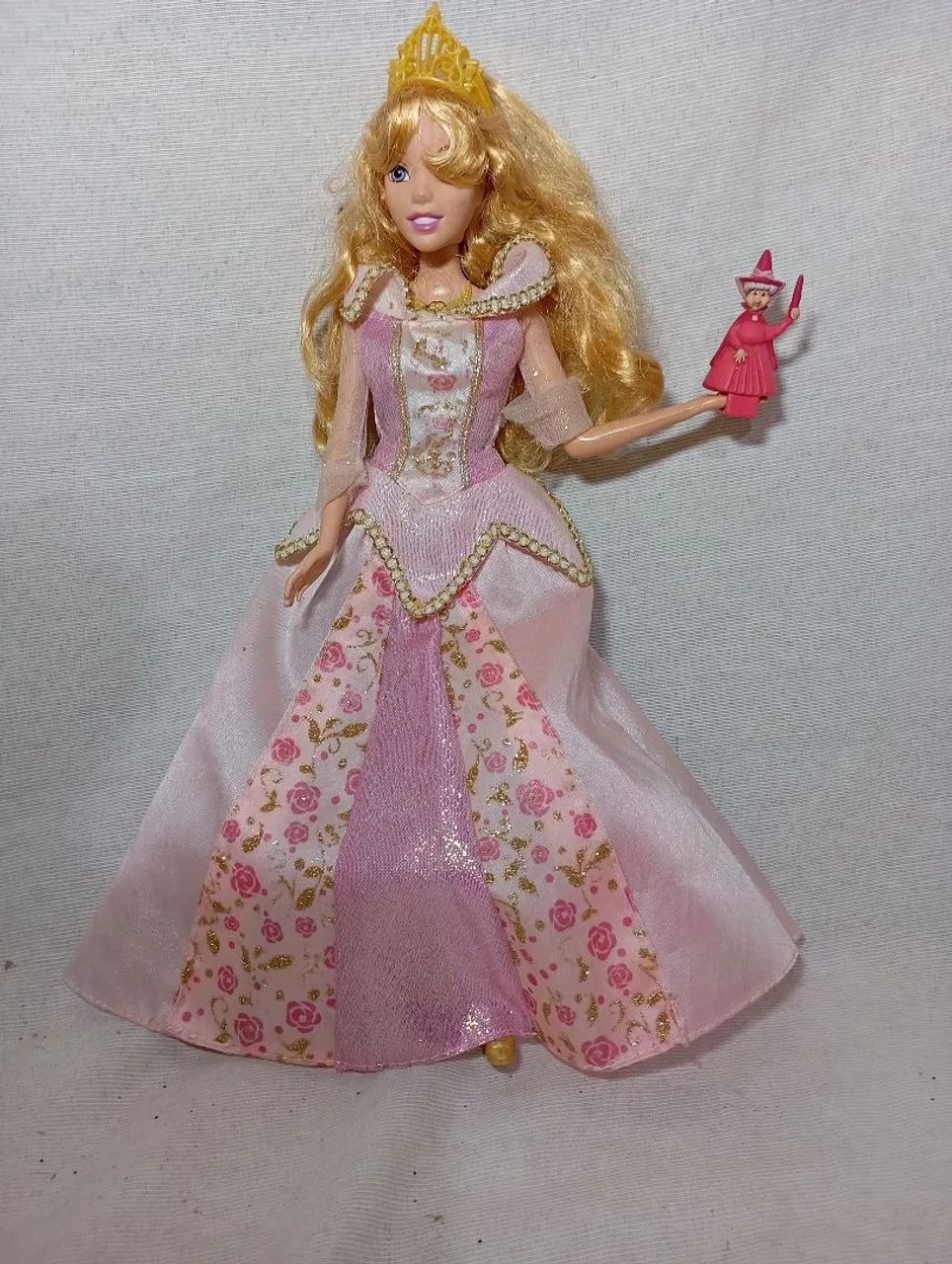 Barbie princesa bela adormecida funcionando 