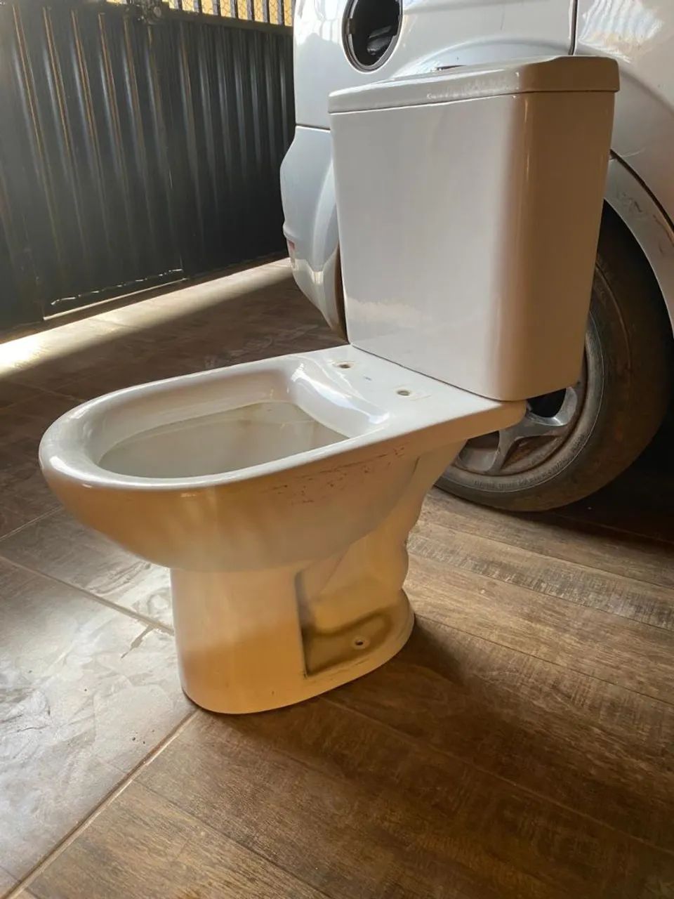 Vaso sanitário com caixa acoplada  - Foto 5
