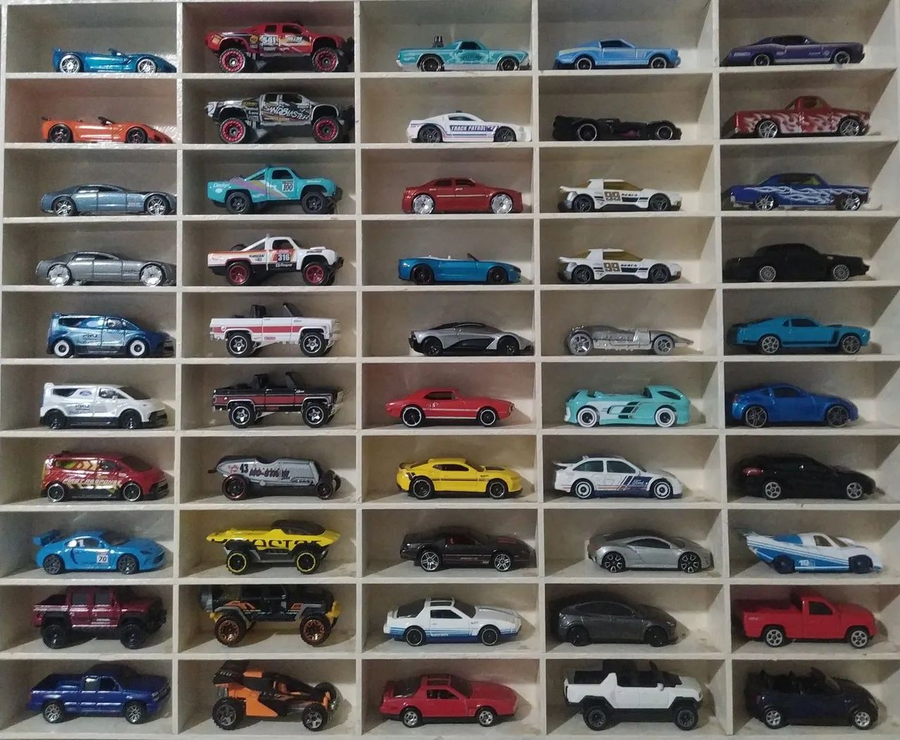 Só Carrinhos e miniaturas Hot Wheels e outras R$20,00 cada