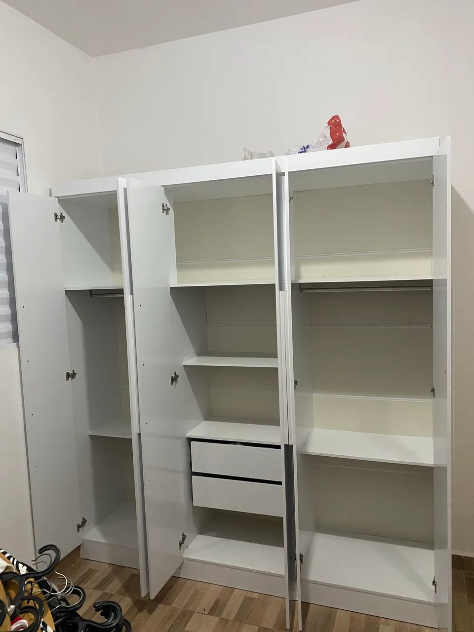 Guarda roupa branco casal 6 portas - Foto 3