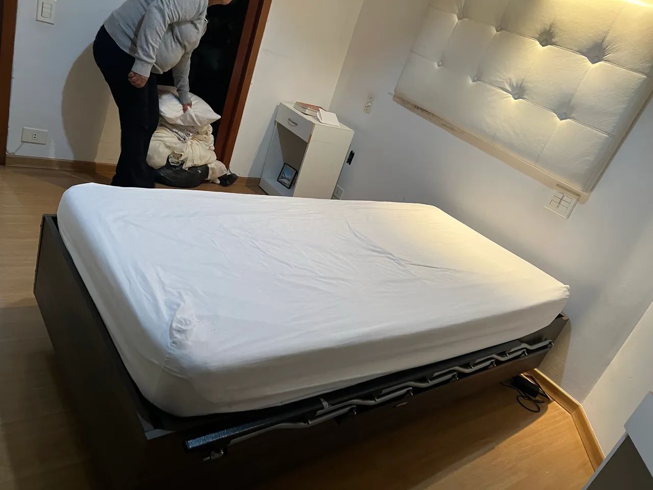 Cama motorizada com colchão  - Foto 4