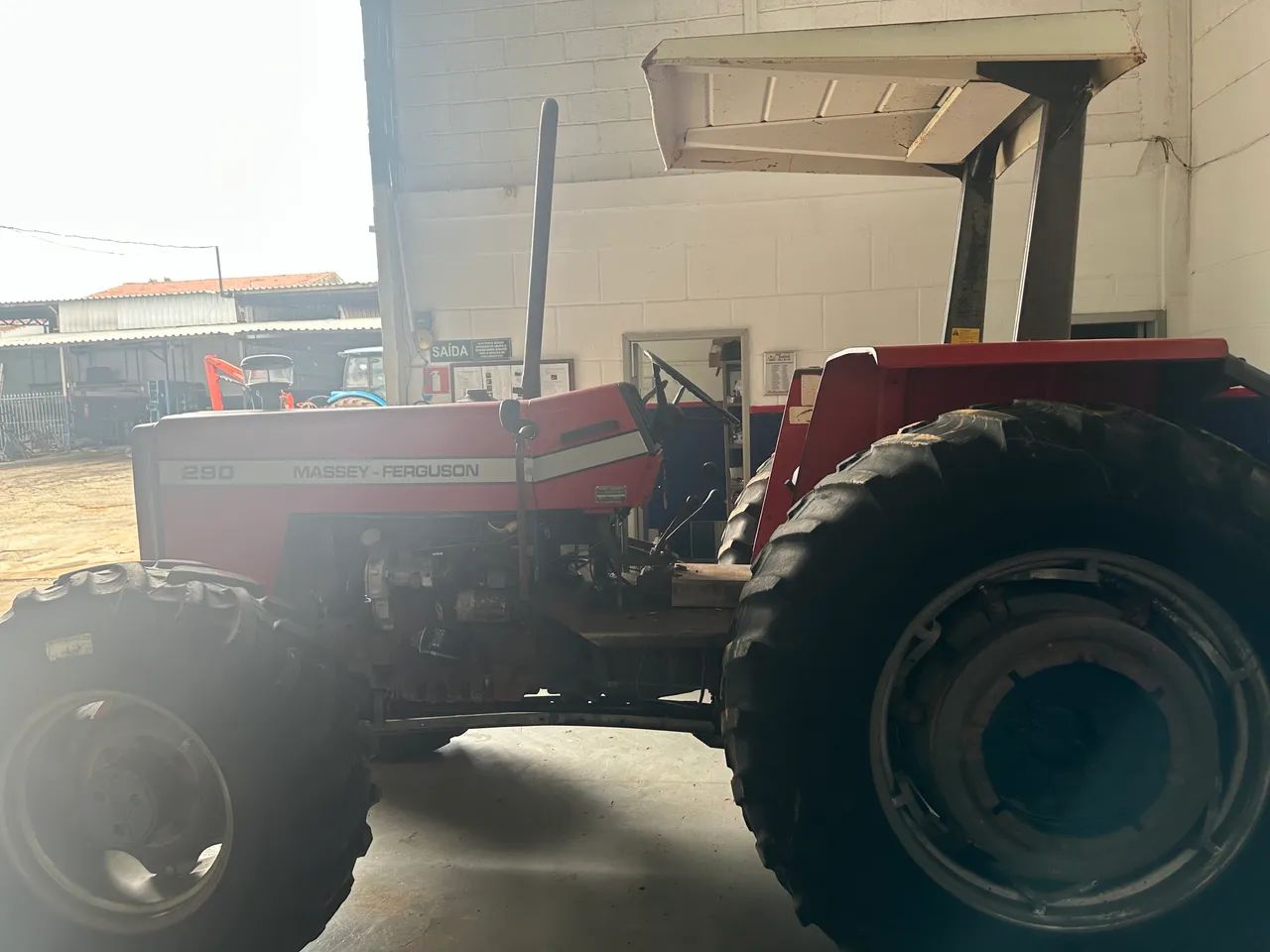 Trator Massey Ferguson. MF290/4  - Foto 4