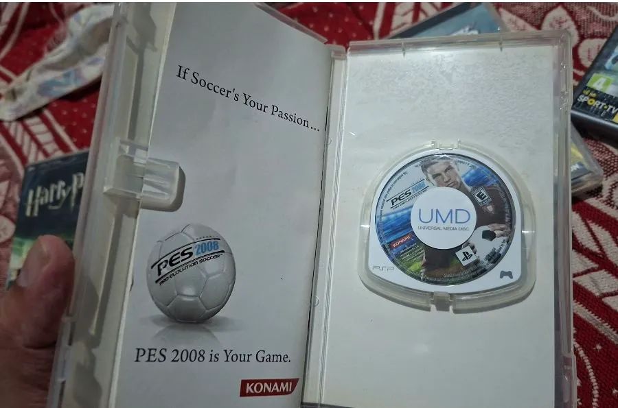 Lote item de Psp 4 jogos e 2 capas - Foto 3