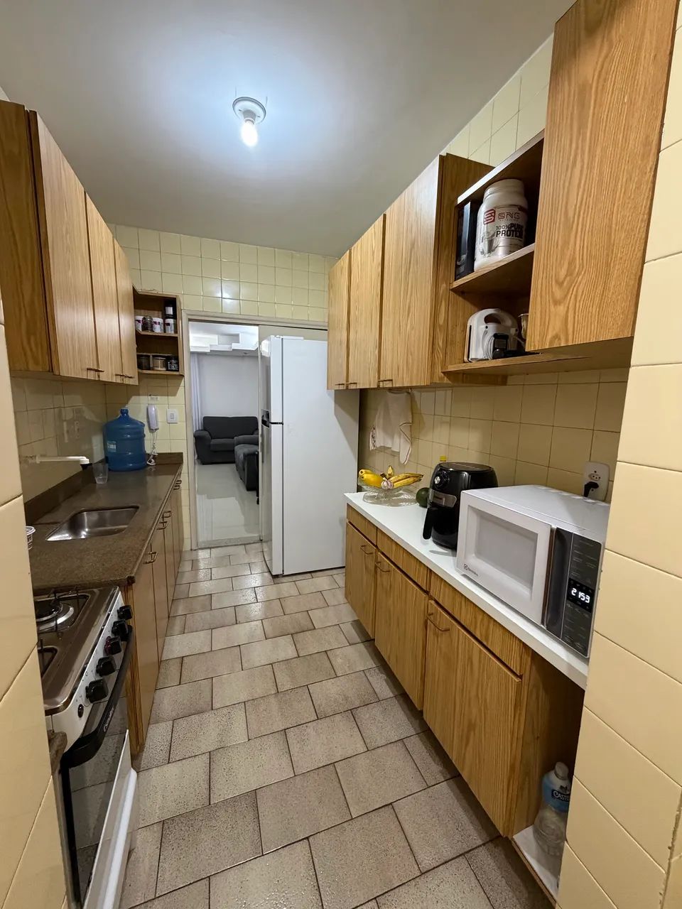 Alugo quarto mobiliado para mulher - Praia do Canto - Foto 3