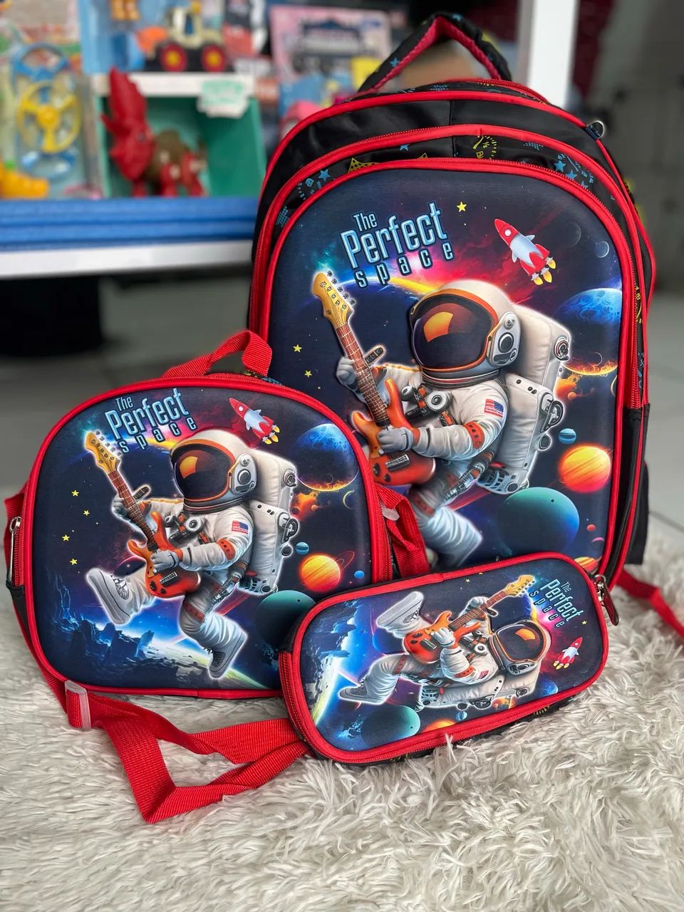 Mochila de costa com lancheira e porta lápis 