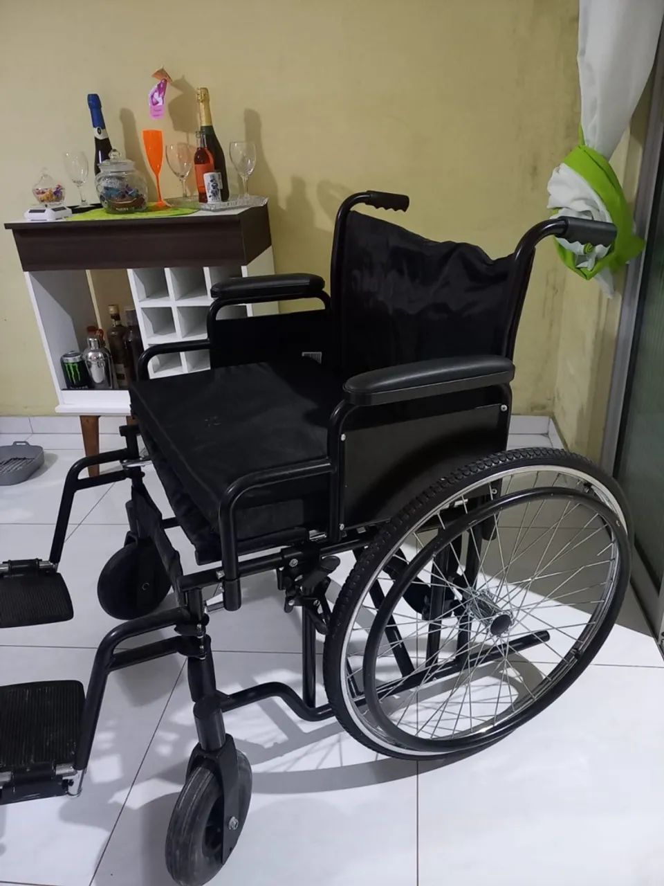 Cadeira de rodas USADA POUCAS VEZES  - Foto 4